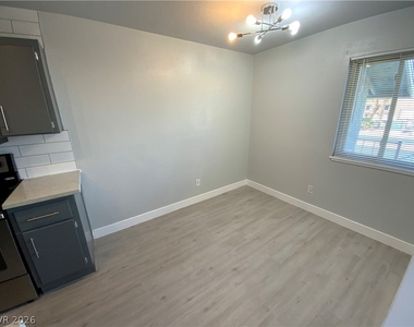 466 E Sunset Road - Photo Thumbnail 3