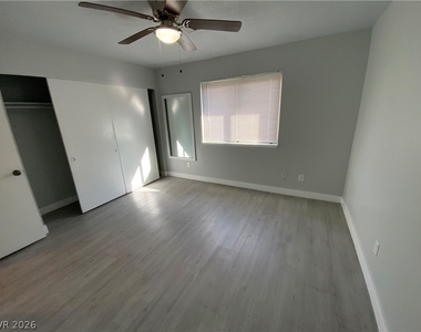466 E Sunset Road - Photo Thumbnail 11