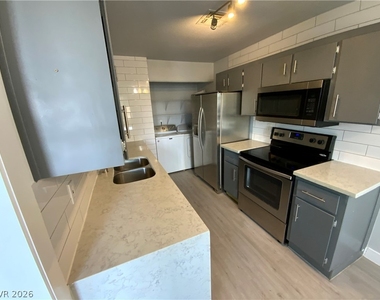 466 E Sunset Road - Photo Thumbnail 2