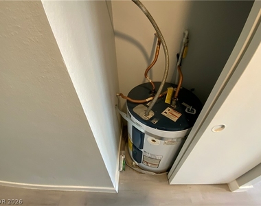 466 E Sunset Road - Photo Thumbnail 5