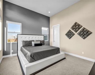 10935 Rossa Peak Avenue - Photo Thumbnail 11