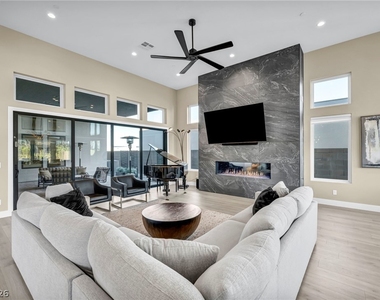 10935 Rossa Peak Avenue - Photo Thumbnail 4