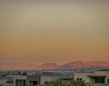 10935 Rossa Peak Avenue - Photo Thumbnail 31
