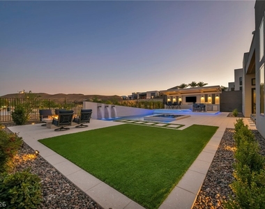 10935 Rossa Peak Avenue - Photo Thumbnail 27