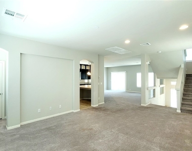 7275 Shannon Ridge Court - Photo Thumbnail 2