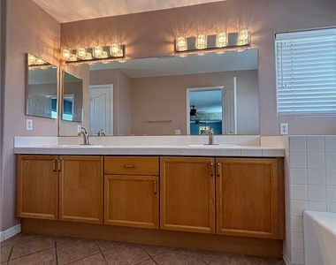 7909 Constantinople Avenue - Photo Thumbnail 33