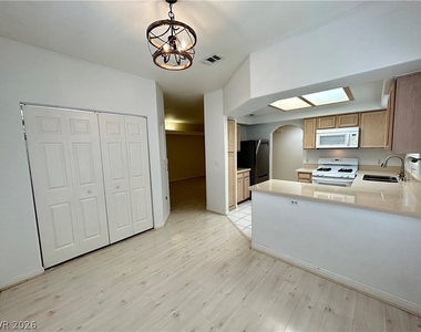 525 Indian Princess Drive - Photo Thumbnail 8