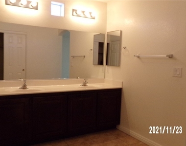 9276 Swamp Rose Avenue - Photo Thumbnail 3