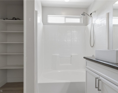 8910 Marble Light Avenue - Photo Thumbnail 18