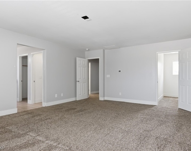 8910 Marble Light Avenue - Photo Thumbnail 16