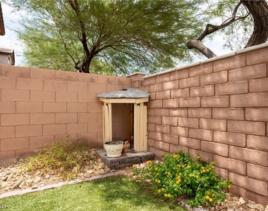 8910 Marble Light Avenue - Photo Thumbnail 25
