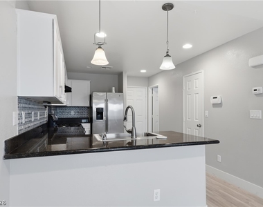 8910 Marble Light Avenue - Photo Thumbnail 10