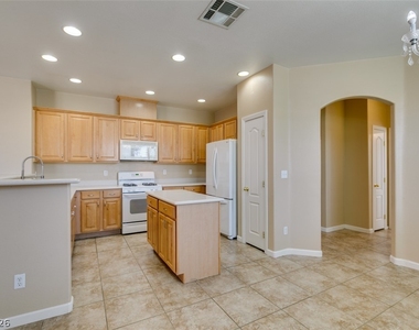 6840 Frances Celia Avenue - Photo Thumbnail 16