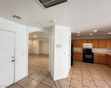10452 Mihela Avenue - Photo Thumbnail 5
