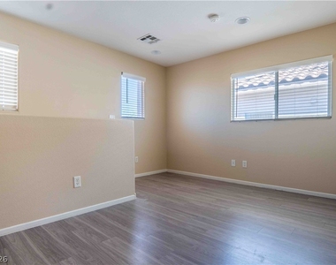 5558 Rollins Street - Photo Thumbnail 12