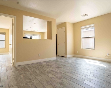 5558 Rollins Street - Photo Thumbnail 4