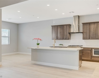 131 Robledo Street - Photo Thumbnail 14