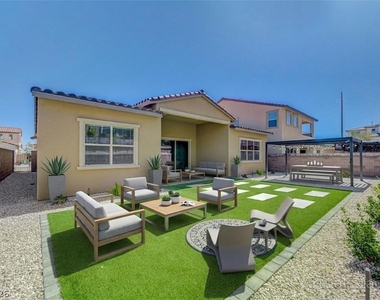 131 Robledo Street - Photo Thumbnail 5