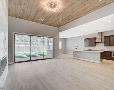 131 Robledo Street - Photo Thumbnail 7