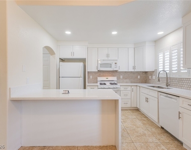 300 Pine Haven Street - Photo Thumbnail 6