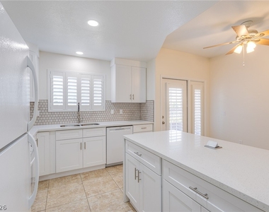 300 Pine Haven Street - Photo Thumbnail 8