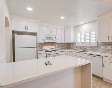 300 Pine Haven Street - Photo Thumbnail 5