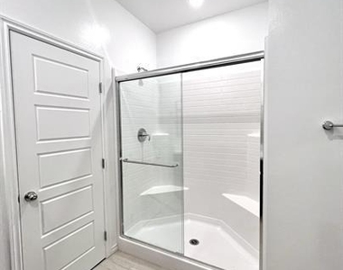 206 Callen Falls Avenue - Photo Thumbnail 11