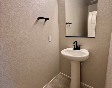 7461 Opal Star Street - Photo Thumbnail 11