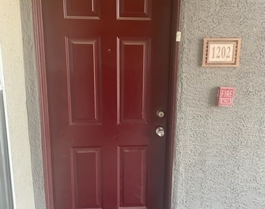 5055 W Hacienda Avenue - Photo Thumbnail 2