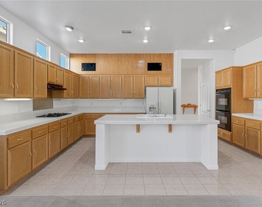 3131 Surf Spray Street - Photo Thumbnail 11