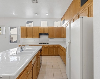 3131 Surf Spray Street - Photo Thumbnail 14