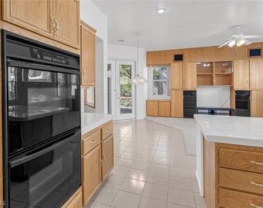 3131 Surf Spray Street - Photo Thumbnail 15
