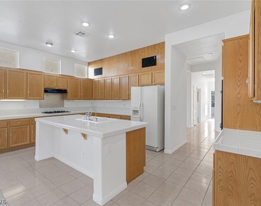 3131 Surf Spray Street - Photo Thumbnail 13