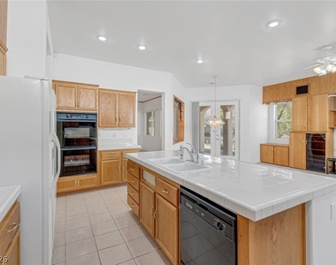 3131 Surf Spray Street - Photo Thumbnail 18