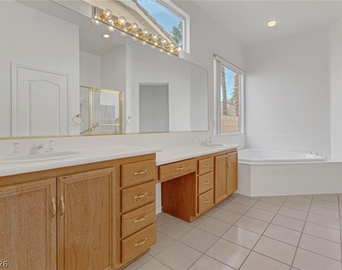 3131 Surf Spray Street - Photo Thumbnail 38