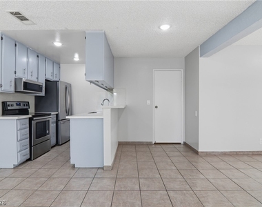 2274 E Desert Inn Road - Photo Thumbnail 4