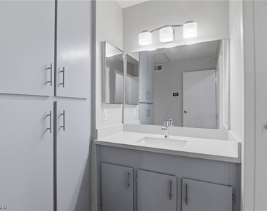 2274 E Desert Inn Road - Photo Thumbnail 26