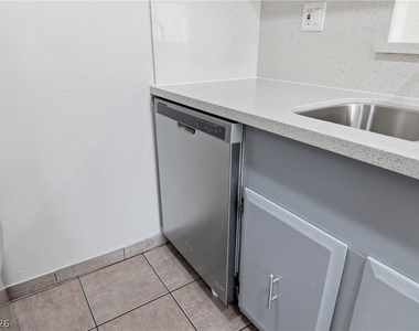 2274 E Desert Inn Road - Photo Thumbnail 10