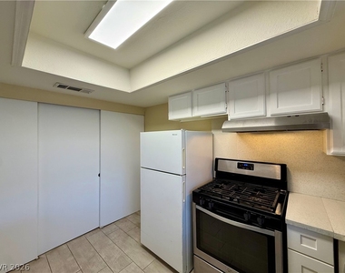 5923 Laredo Street - Photo Thumbnail 4