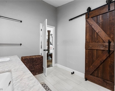 407 Crater Court - Photo Thumbnail 29