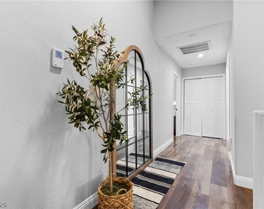 407 Crater Court - Photo Thumbnail 31