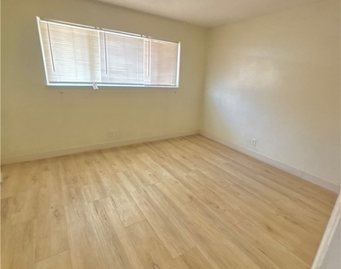 1467 Lorilyn Avenue - Photo Thumbnail 3