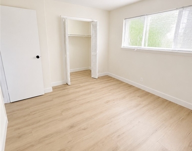 1467 Lorilyn Avenue - Photo Thumbnail 13
