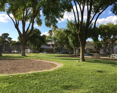 1467 Lorilyn Avenue - Photo Thumbnail 12
