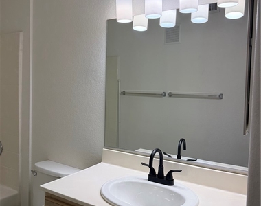 5229 Caspian Springs Drive - Photo Thumbnail 17