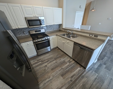 8708 Tomnitz Avenue - Photo Thumbnail 9
