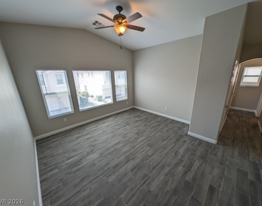 8708 Tomnitz Avenue - Photo Thumbnail 5