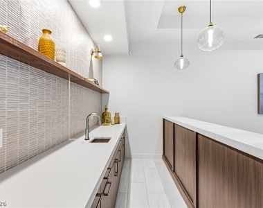 75 Pristine Glen Street - Photo Thumbnail 8
