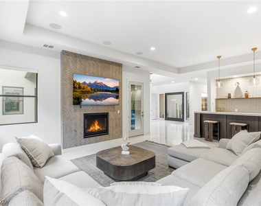 75 Pristine Glen Street - Photo Thumbnail 5