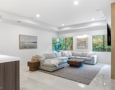75 Pristine Glen Street - Photo Thumbnail 2